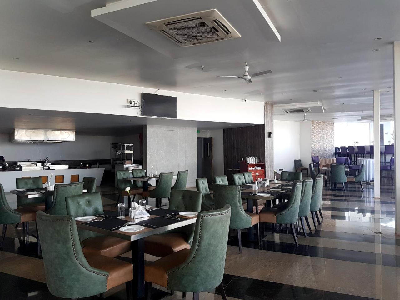 曼特拉帕尔高地酒店 布巴内什瓦尔 外观 照片
